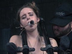 ебут связанную