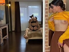 Девушка подглядывает поревом подруги с бойфрендом